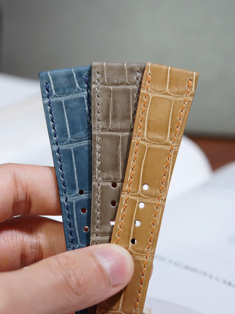 Classic Crocodile / Taupe Grey