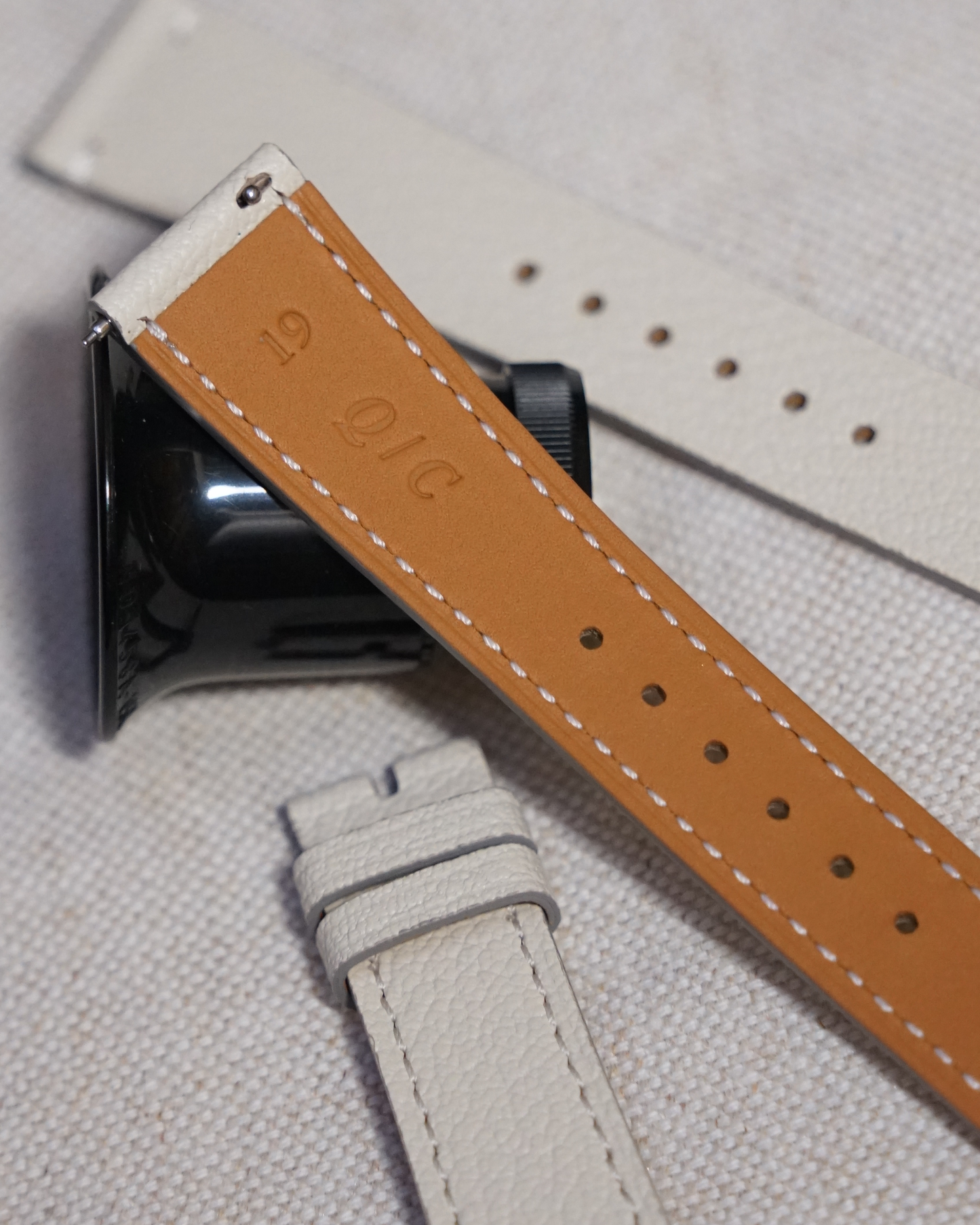 Alran / Cream White