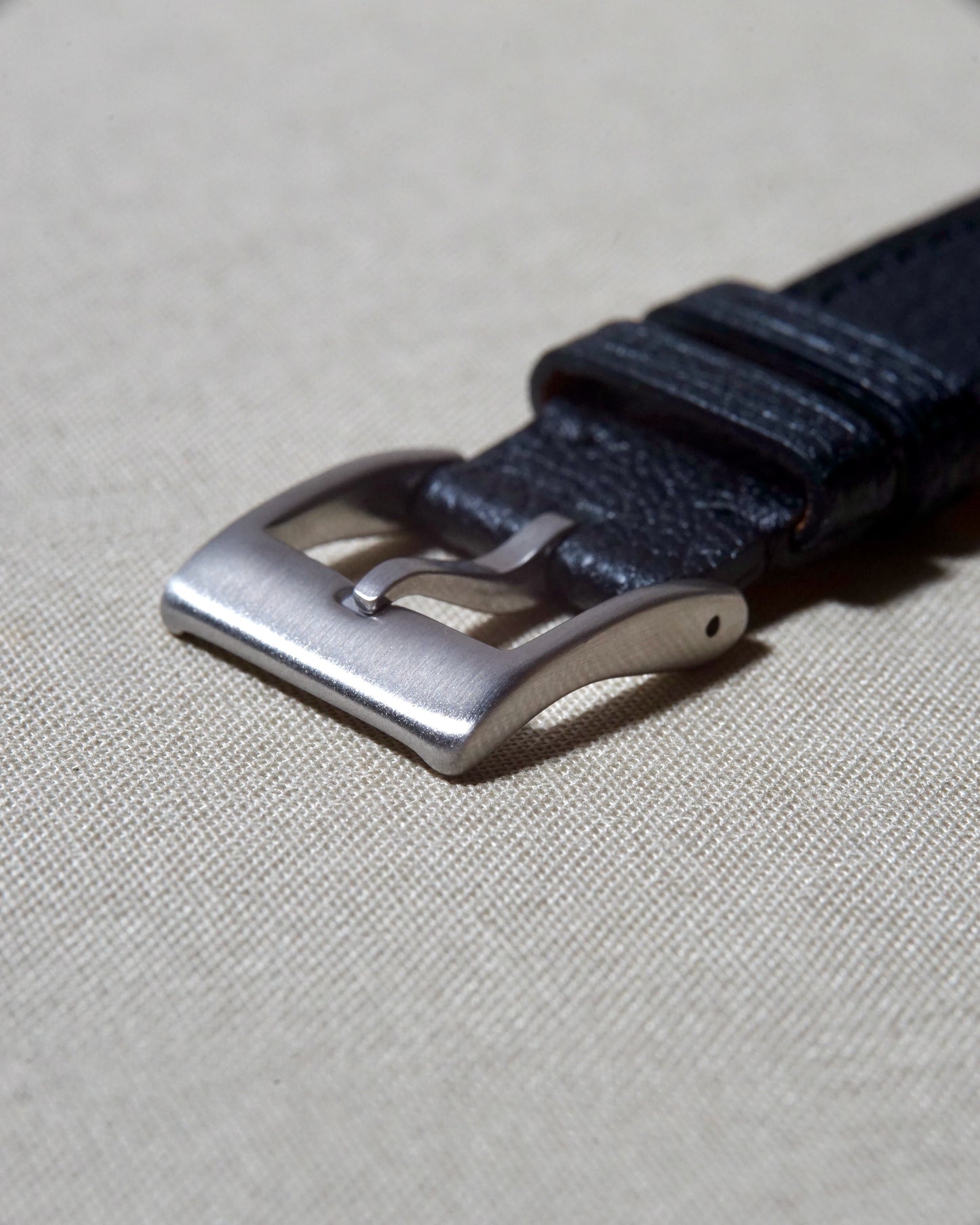 Q&C Essential Pin Buckle, Brushed Finish