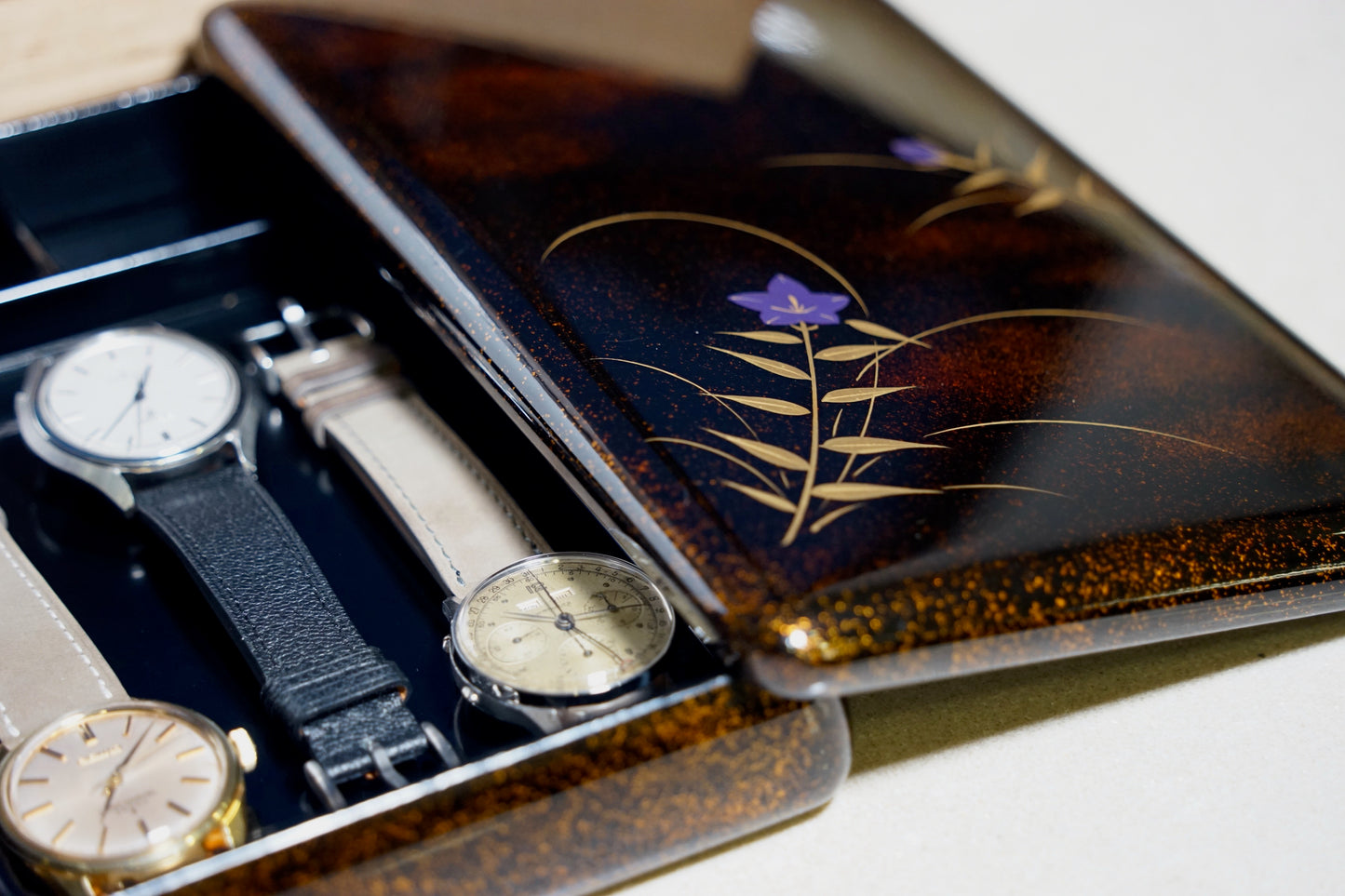 Set of watches in a japanese urushi decorative case with floral design