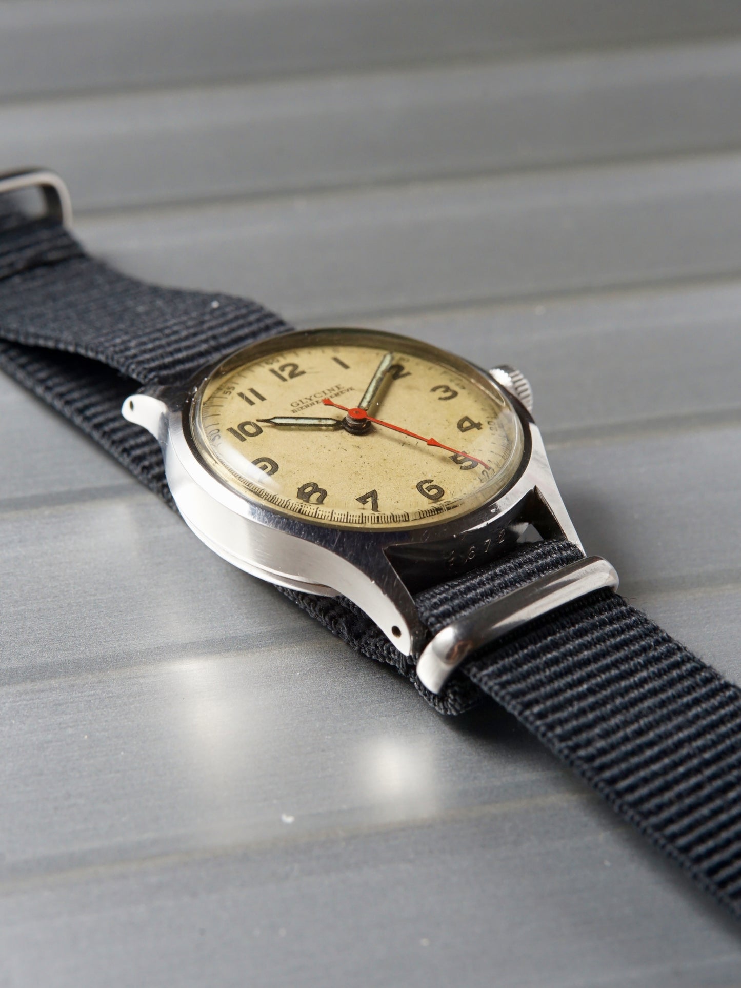 1940s Glycine Bienne-Geneve Field Watch | Cal. 72, 565-style case