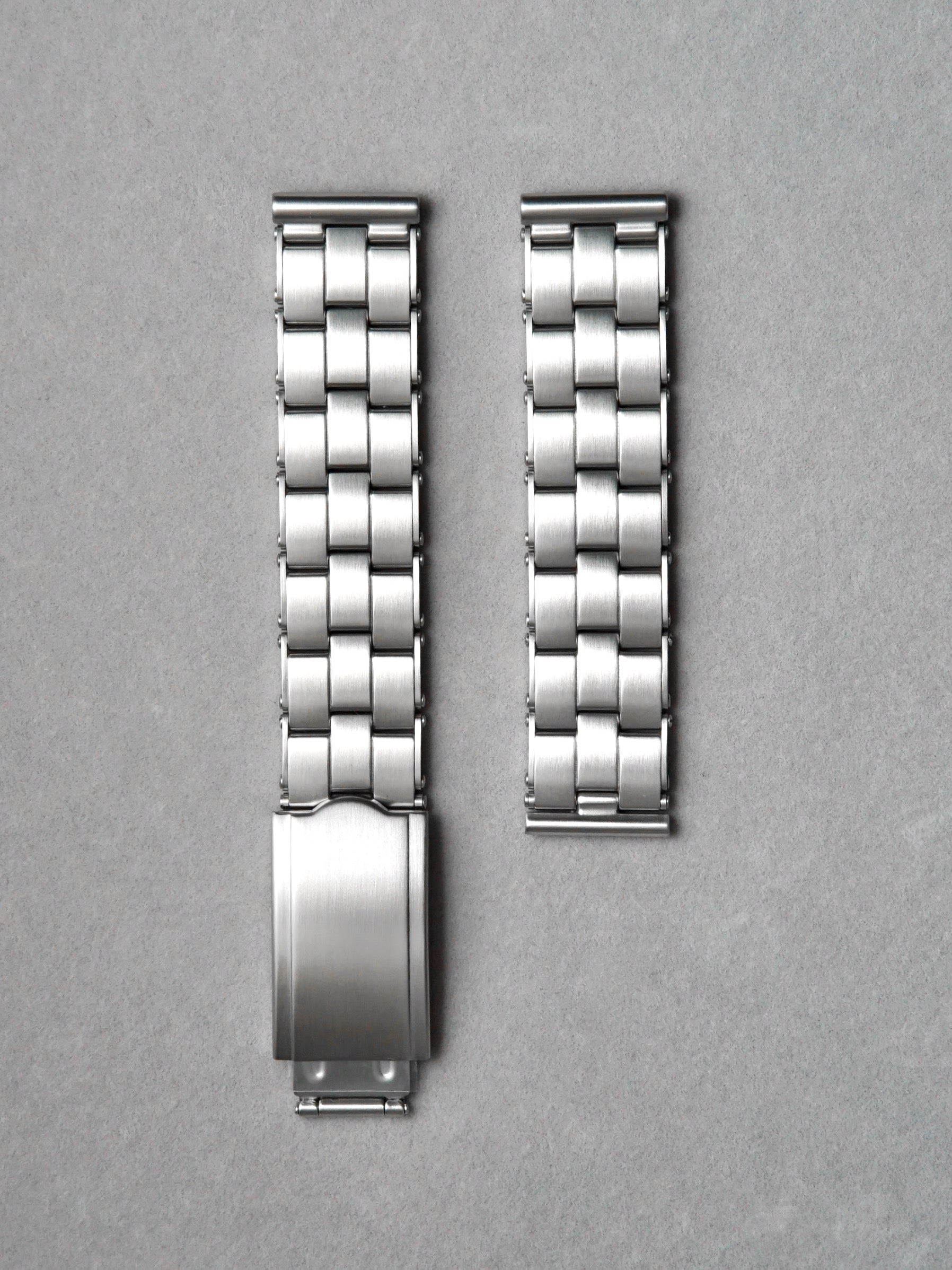 Rivet Bracelet with Solid Links | 18-20mm – Quaint & Collectible Rivet Bracelet with Solid Links | 18-20mm – Quaint & Collectible