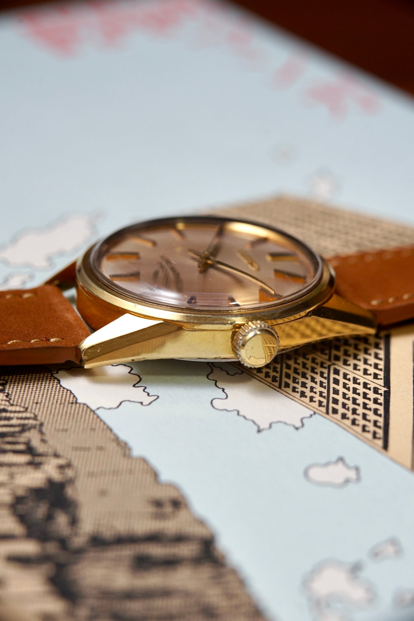 side profile of seiko lord marvel cap gold